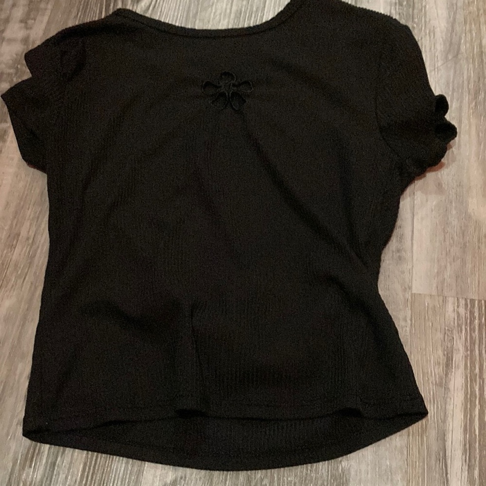 Cute crop top with cut out flower on chest